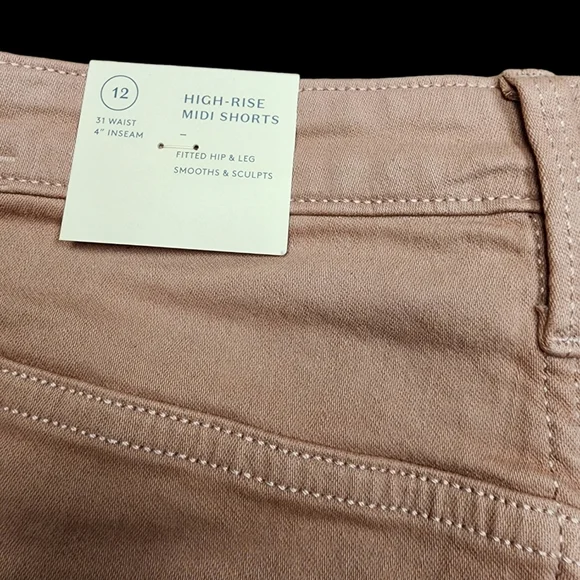 NWT Universal Thread Co High-Rise Midi Shorts - Size 12/31 - Picture 5 of 8